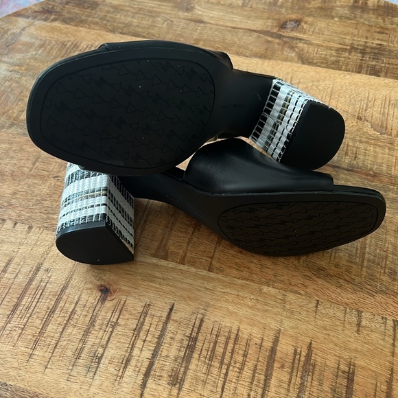 Adrienne Vittadini Chunky Heels with rattan detailing on the heel - Picture 4 of 4